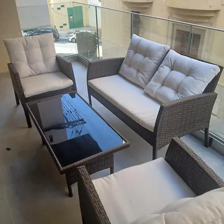 Hanini Apartment *